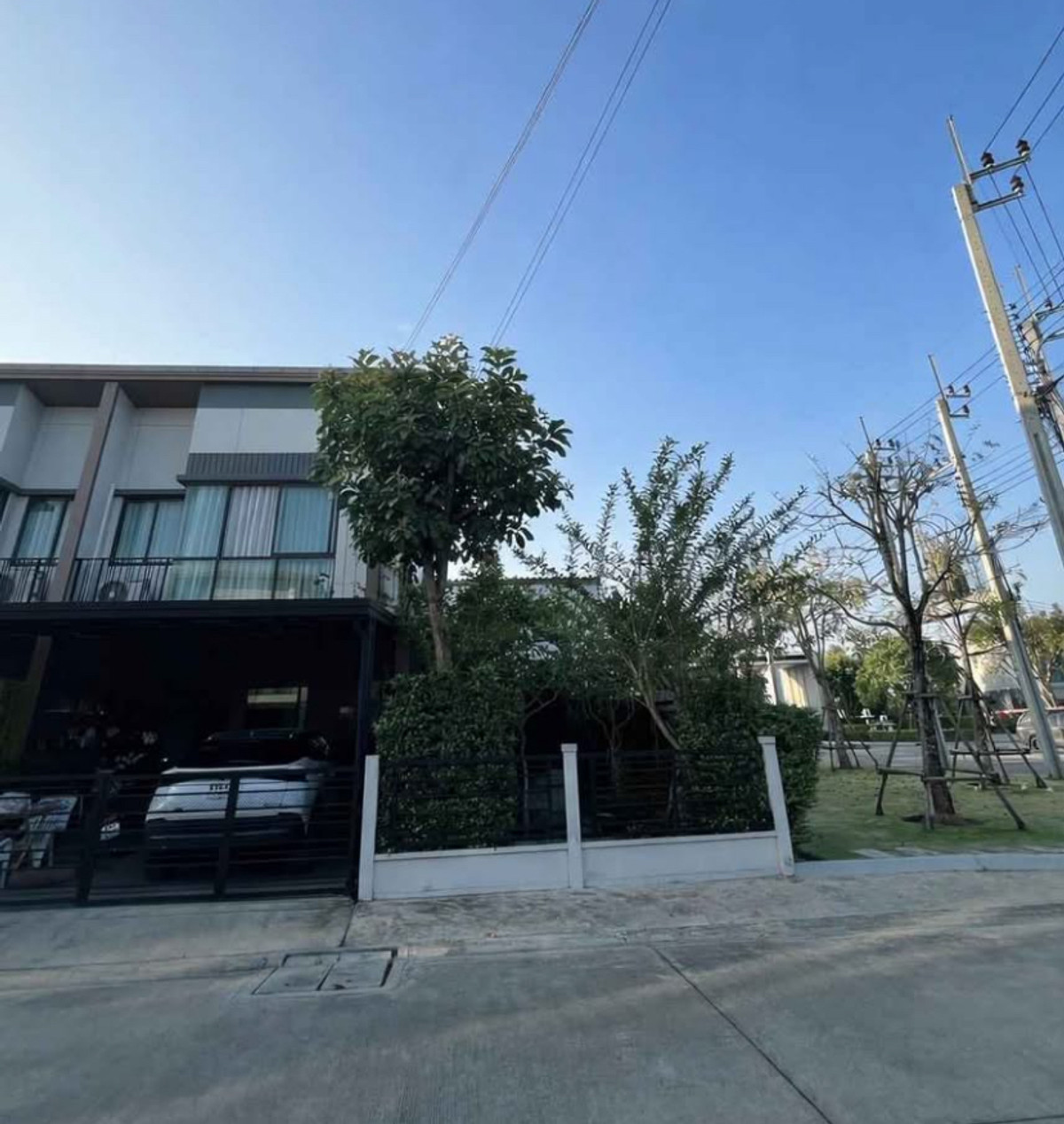 For RentTownhomeNonthaburi, Bang Yai, Bangbuathong : Corner townhome for rent, Pleno Rattanathibet-Bang Yai, has a beautiful garden, near Central WestGate.