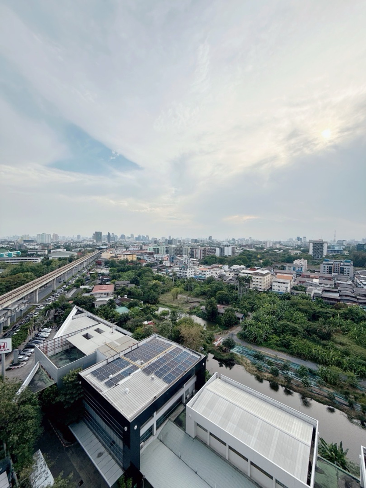 For SaleCondoKasetsart, Ratchayothin : 𝐂𝐎𝐁𝐄 𝐊𝐀𝐒𝐄𝐓-𝐒𝐑𝐈𝐏𝐀𝐓𝐔𝐌 𝐅𝐑𝐄𝐄 Down payment 𝟎 baht, easy installments. 𝟗,𝟓𝟎𝟎/month, new room from the 𝐒𝐂 project, next to the university.