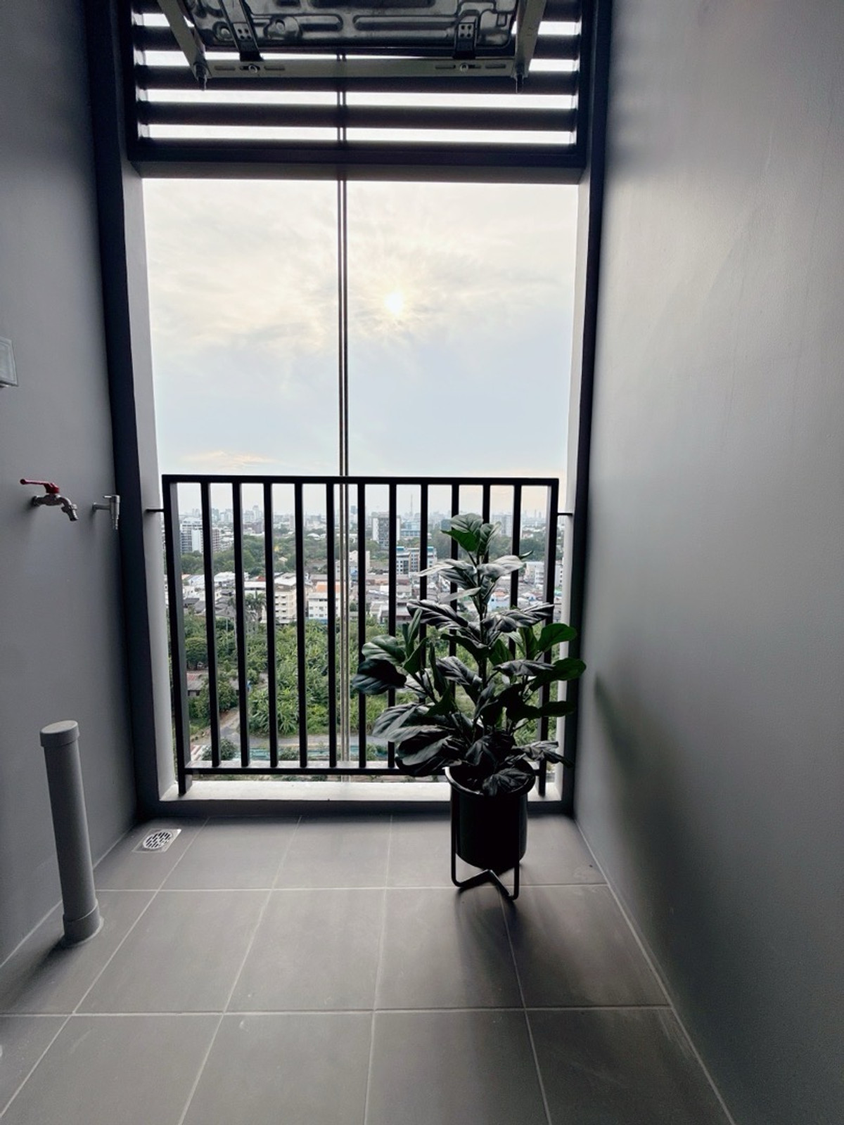 For SaleCondoKasetsart, Ratchayothin : 𝐂𝐎𝐁𝐄 𝐊𝐀𝐒𝐄𝐓-𝐒𝐑𝐈𝐏𝐀𝐓𝐔𝐌 𝐅𝐑𝐄𝐄 Down payment 𝟎 baht, easy installments. 𝟗,𝟓𝟎𝟎/month, new room from the 𝐒𝐂 project, next to the university.