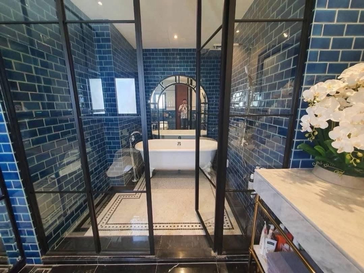 HouseOnnut, Udomsuk : Luxury house for sale and rent with private pool near Sri Nut BTS Sukhumvit 77 close to Thonglor
