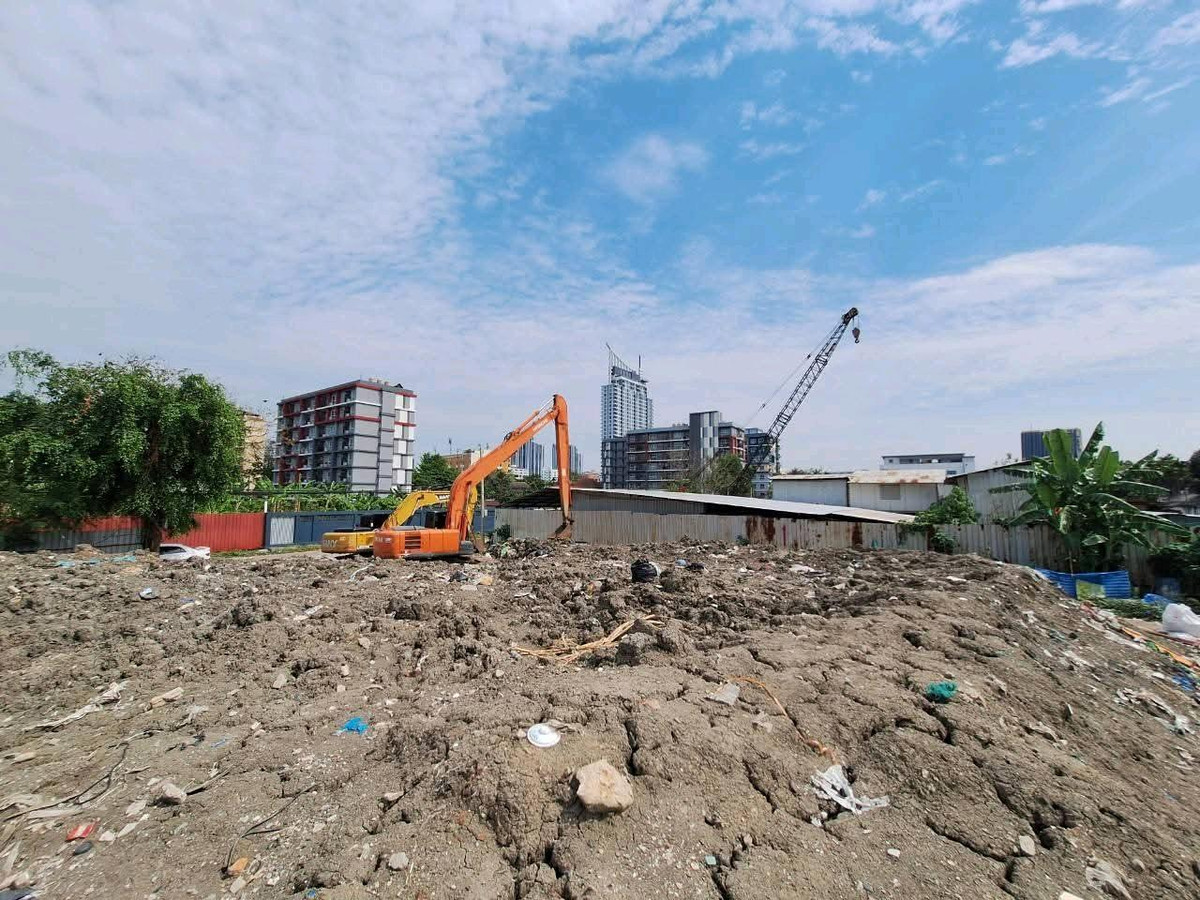 ขายที่ดินลาดพร้าว101 แฮปปี้แลนด์ : ขายด่วน ที่ดินลาดพร้าว 130 เนื้อที่ 326 ตารางวา ใจกลางบางกะปิ ลาดพร้าว ถนนกว้าง 8 เมตร สาธารณูปโภคครบ