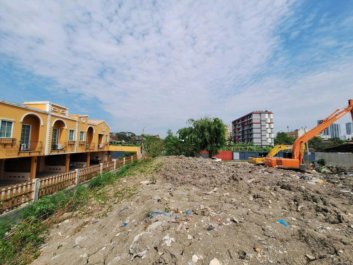 ขายที่ดินลาดพร้าว101 แฮปปี้แลนด์ : ขายด่วน ที่ดินลาดพร้าว 130 เนื้อที่ 326 ตารางวา ใจกลางบางกะปิ ลาดพร้าว ถนนกว้าง 8 เมตร สาธารณูปโภคครบ