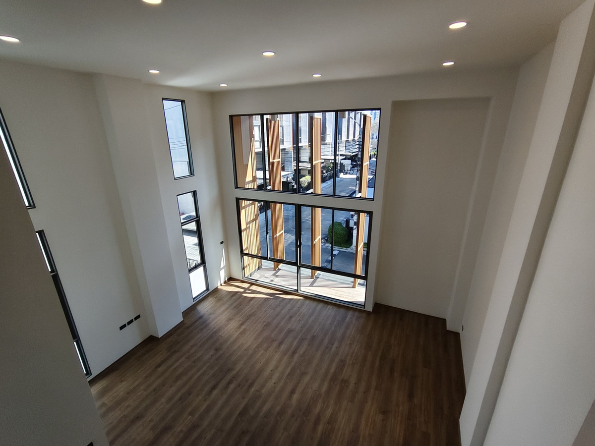 For SaleTownhomePattanakan, Srinakarin : [For Sale] SHO PHATTHANAKARN 32 Townhome, size 4.5 floors.