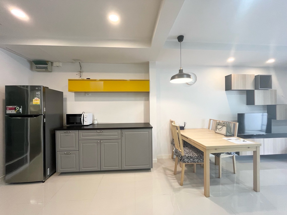 ให้เช่าทาวน์โฮมบางนา แบริ่ง ลาซาล : ให้เช่า ทาวน์โฮม 2 ชั้น Indy 1 บางนา กม 7 หน้าสวน บรรยากาศดี เฟอร์นิเจอร์พร้อมอยู่