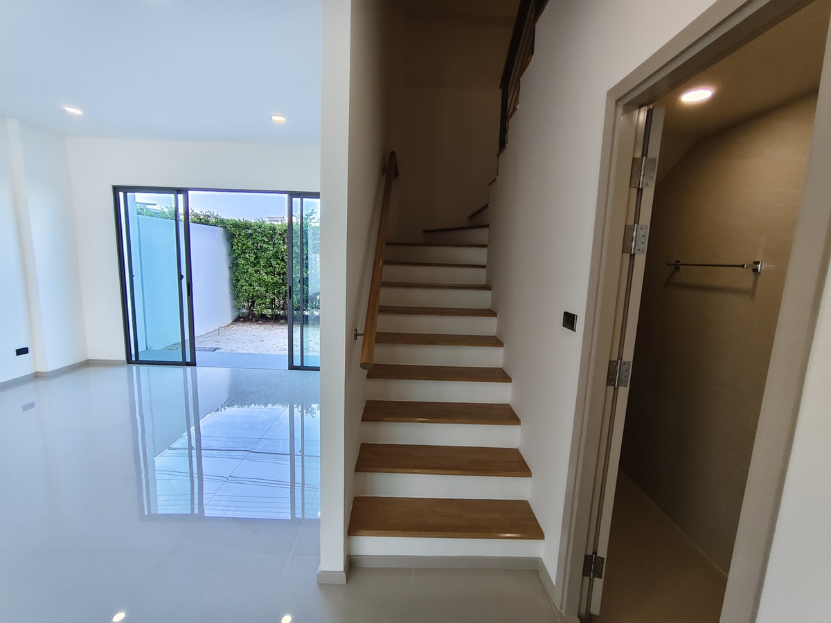 For SaleTownhomePattanakan, Srinakarin : [For Sale] SHO PHATTHANAKARN 32 Townhome, size 4.5 floors.