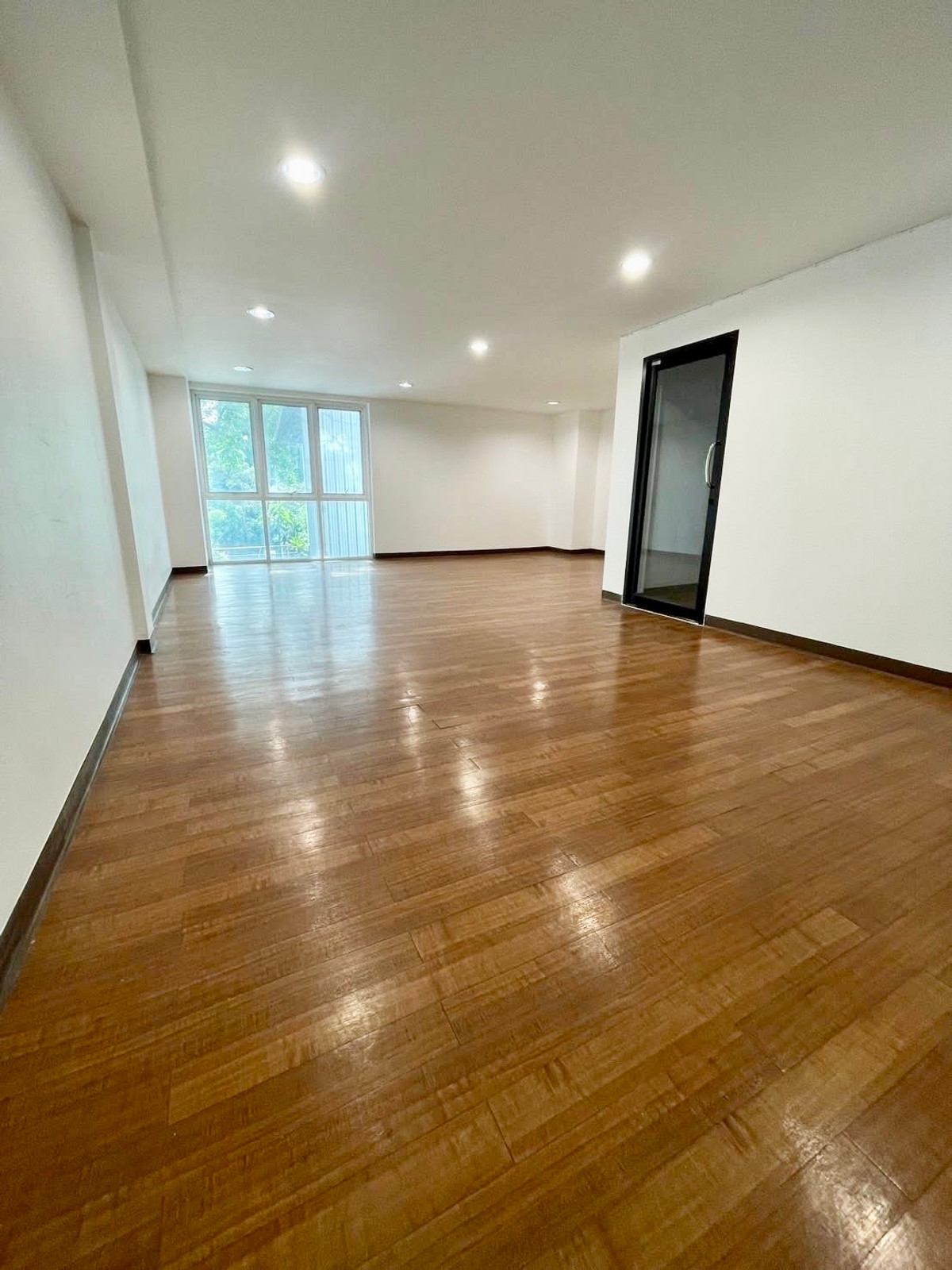 ให้เช่าโฮมออฟฟิศรามคำแหง หัวหมาก : Home office 4ชั้น ทาวน์อินทาวน์ 300sq.m.4ห้องนอน 4 ห้องน้ำ จดบริษัทได้