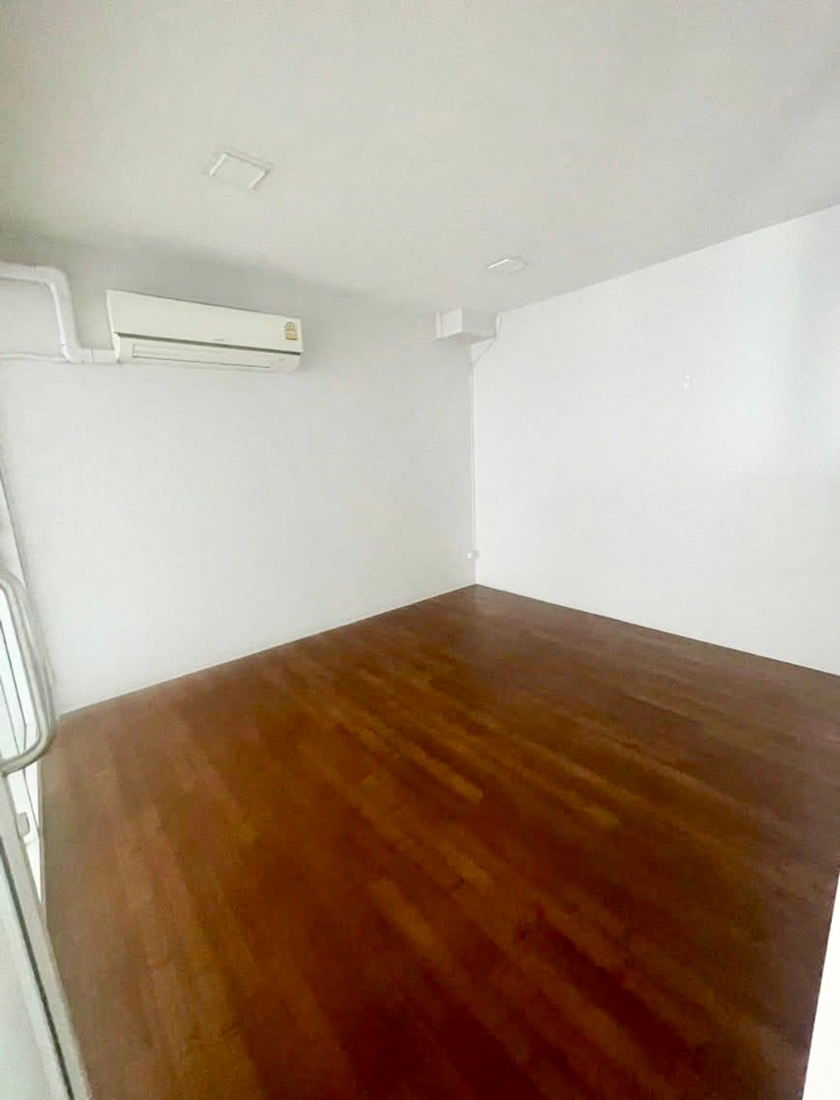 ให้เช่าโฮมออฟฟิศรามคำแหง หัวหมาก : Home office 4ชั้น ทาวน์อินทาวน์ 300sq.m.4ห้องนอน 4 ห้องน้ำ จดบริษัทได้