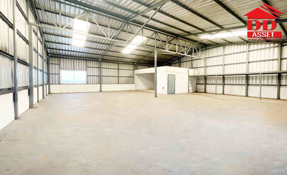 For SaleWarehouseSamut Prakan,Samrong : Urgent sale, 4-story warehouse, Bang Phli, Samut Prakan Province. Yellow area Property code: F8041