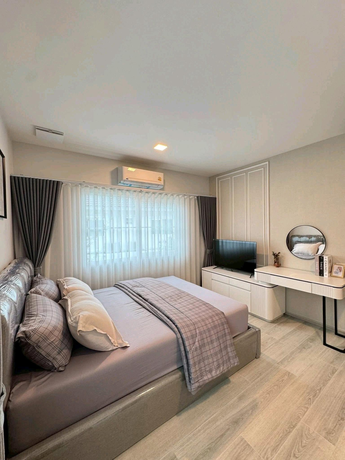 For RentHouseBangna, Bearing, Lasalle : 🌟 Beautiful house, complete functions, comfortable to live in, ready to move in. Supports families & Pet Lover 🐶🐱 Location next to Bangna-Trad Road. No need to enter the alley! 🚗✨