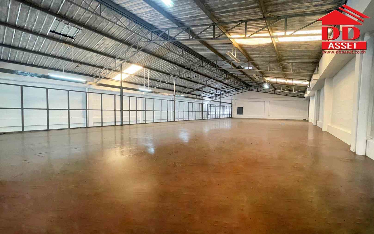 For SaleWarehouseSamut Prakan,Samrong : Urgent sale, 4-story warehouse, Bang Phli, Samut Prakan Province. Yellow area Property code: F8041