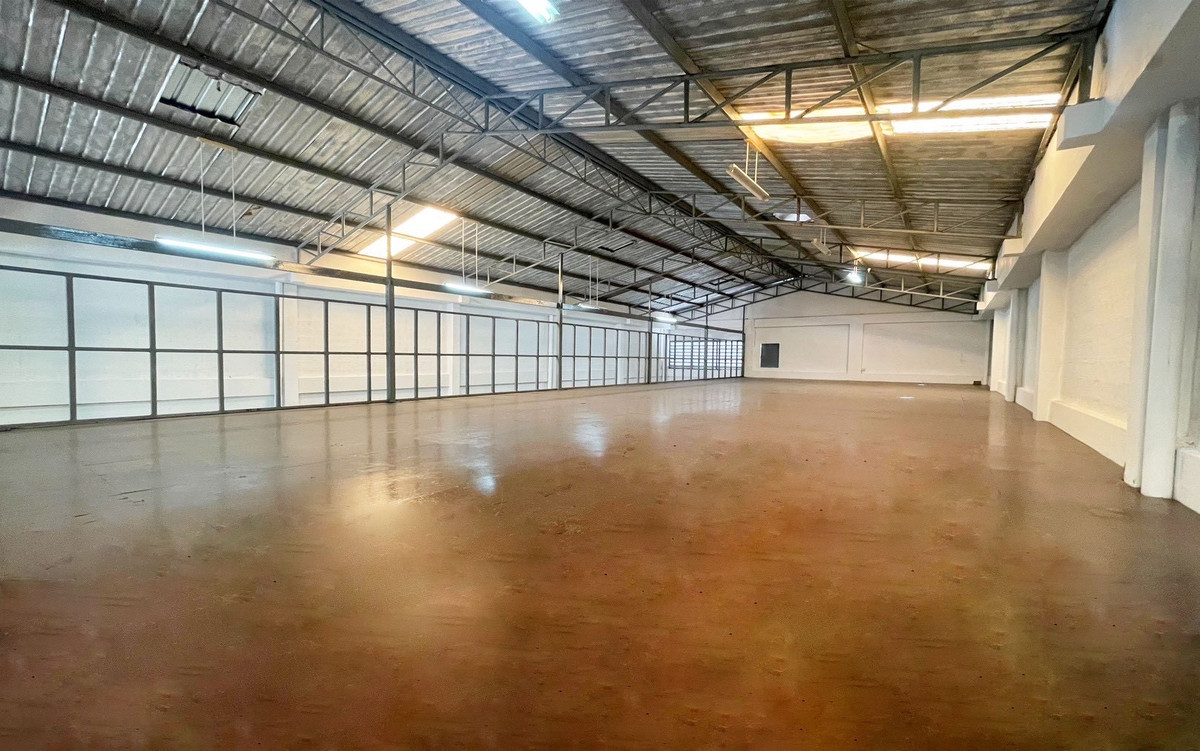 For SaleWarehouseSamut Prakan,Samrong : Urgent sale, 4-story warehouse, Bang Phli, Samut Prakan Province. Yellow area Property code: F8041