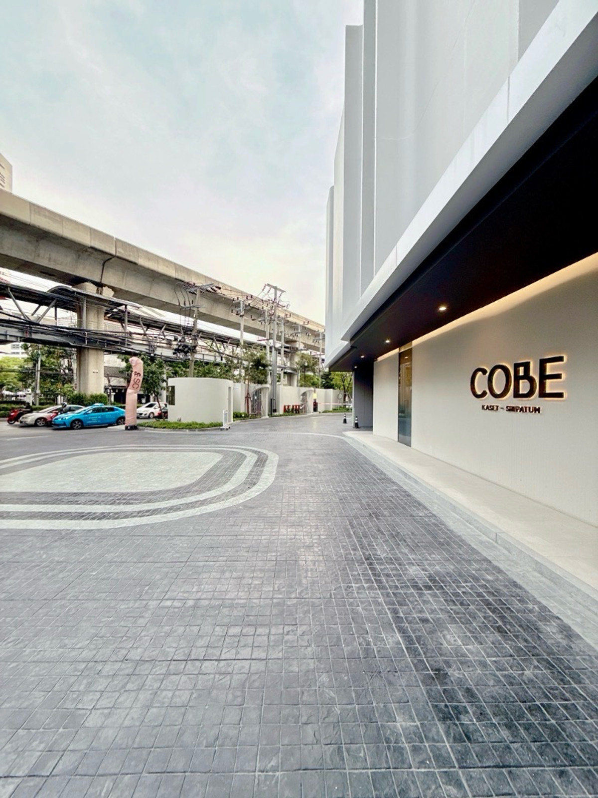 For SaleCondoKasetsart, Ratchayothin : 𝐂𝐎𝐁𝐄 𝐊𝐀𝐒𝐄𝐓-𝐒𝐑𝐈𝐏𝐀𝐓𝐔𝐌 𝐅𝐑𝐄𝐄 Down payment 𝟎 baht, easy installments. 𝟗,𝟓𝟎𝟎/month, new room from the 𝐒𝐂 project, next to the university.