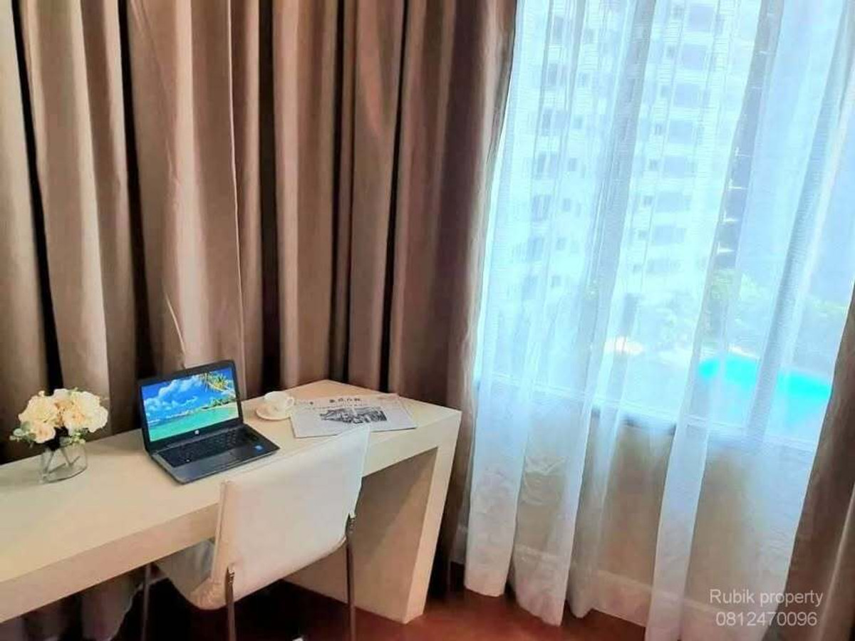 For RentCondoSukhumvit, Asoke, Thonglor : 🏙 **Condo for rent Bright Sukhumvit 24 (large corner room)** RB1819 Prime location in the heart of Phrom Phong, near Emporium & EmQuartier ✨