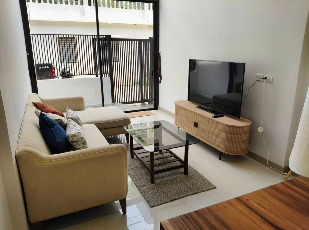ให้เช่าโฮมออฟฟิศสุขุมวิท อโศก ทองหล่อ : Furnished Home Office 3 storey Townhome in Ekkamai 22