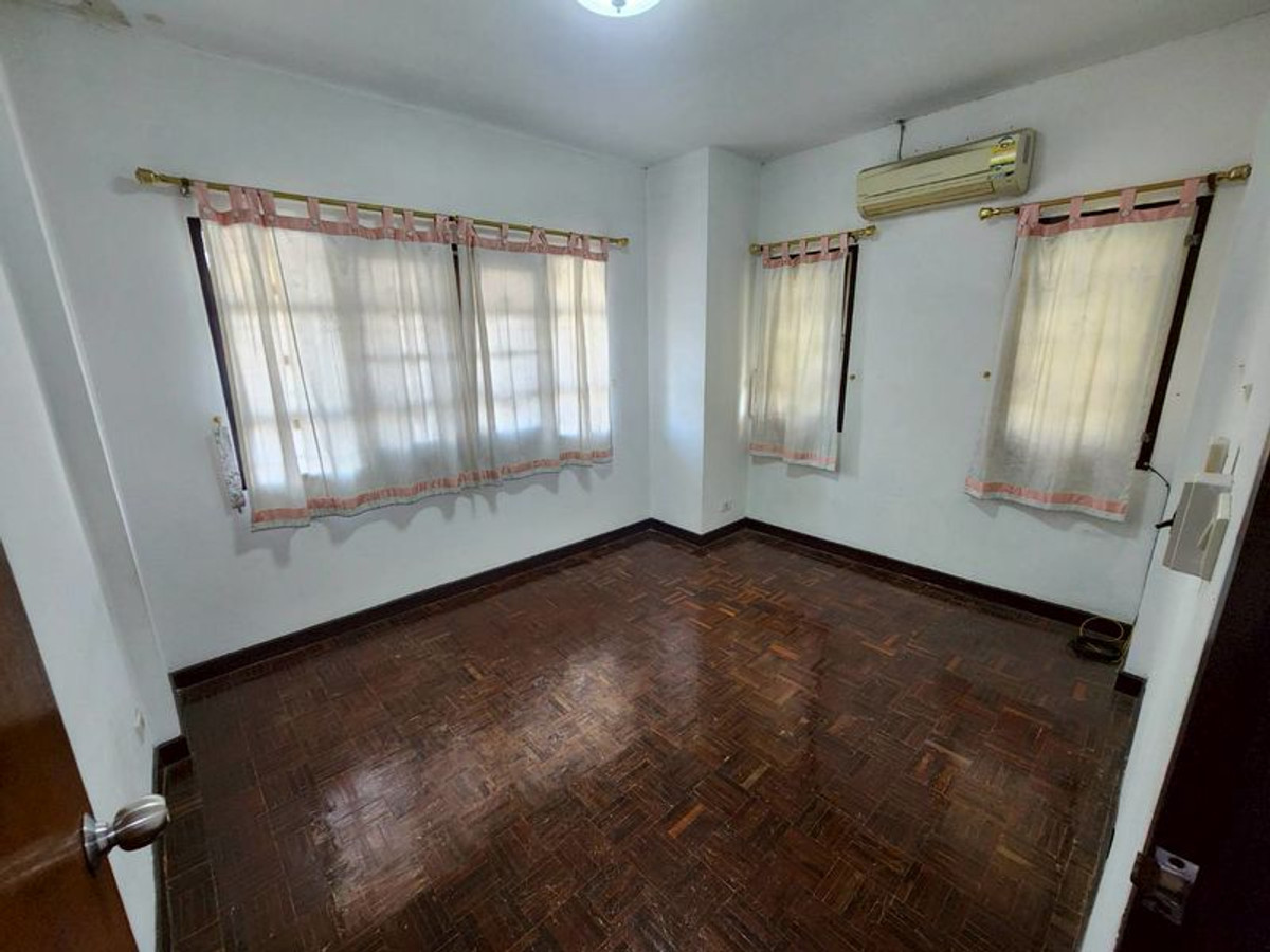 ขายบ้านพุทธมณฑล ศาลายา : ขาย ‼️ บ้านเดี่ยว 2 ชั้น ม.บ้านสวยริมธาร 2 เนื้อที่ 57 ตารางวา 4 ห้องนอน 2 ห้องน้ำ ถนนพุทธมณฑลสาย 3 แขวงทวีวัฒนา เขตทวีวัฒนา กรุงเทพฯ