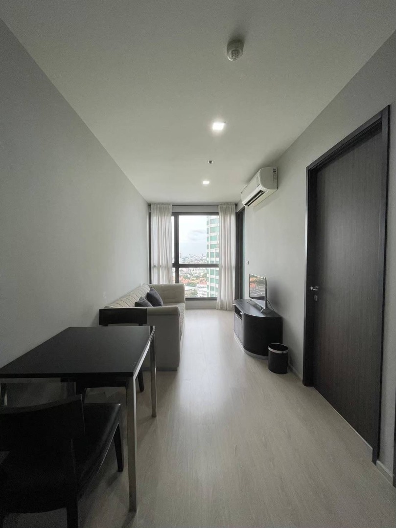 For RentCondoOnnut, Udomsuk : 🔥For Rent Now🔥 Rhythm Sukhumvit 44/1. Prime Sukhumvit location, right next to BTS Phra Khanong station. Just a few steps from the station 🚆