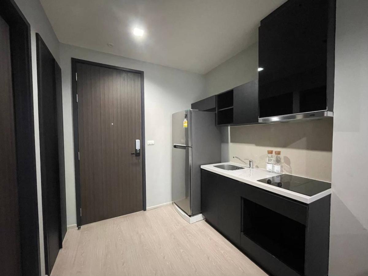 For RentCondoOnnut, Udomsuk : 🔥For Rent Now🔥 Rhythm Sukhumvit 44/1. Prime Sukhumvit location, right next to BTS Phra Khanong station. Just a few steps from the station 🚆