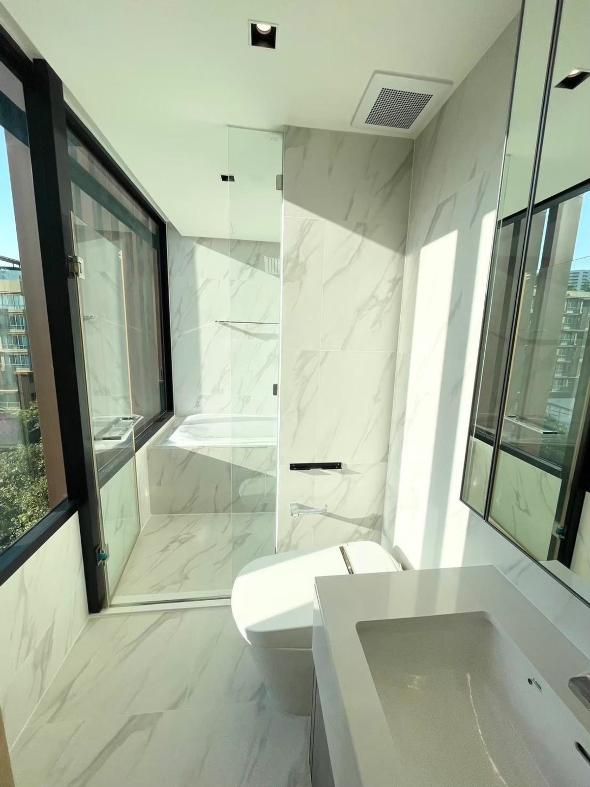 For RentCondoSukhumvit, Asoke, Thonglor : LTH14747 – Condo for Rent | Chalermnit Art De Maison | 98.5 sqm | 2 Bedrooms 2 Bathrooms | Fresh New Condition Flexible Living Layout | Near BTS Thong Lo | 55,000 THB/Month | Luxury condo, very new condition, Chalermnit Art De Maison, spacious room, can a