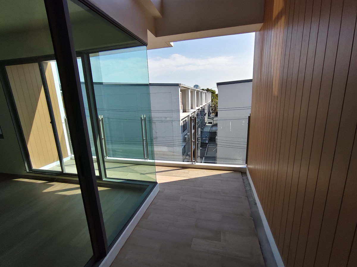 For SaleTownhomePattanakan, Srinakarin : [For Sale] SHO PHATTHANAKARN 32 Townhome 4.5 floors (Unit no: 64)