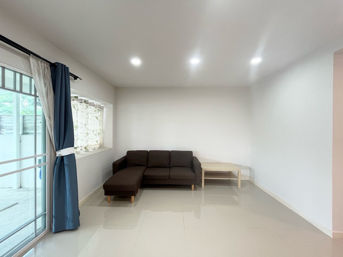 ให้เช่าทาวน์โฮมบางนา แบริ่ง ลาซาล : ให้เช่า ทาวน์โฮม 2 ชั้น Indy 1 บางนา กม 7 หน้าสวน บรรยากาศดี เฟอร์นิเจอร์พร้อมอยู่