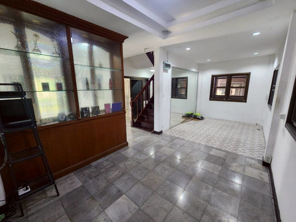 ขายบ้านพุทธมณฑล ศาลายา : ขาย ‼️ บ้านเดี่ยว 2 ชั้น ม.บ้านสวยริมธาร 2 เนื้อที่ 57 ตารางวา 4 ห้องนอน 2 ห้องน้ำ ถนนพุทธมณฑลสาย 3 แขวงทวีวัฒนา เขตทวีวัฒนา กรุงเทพฯ