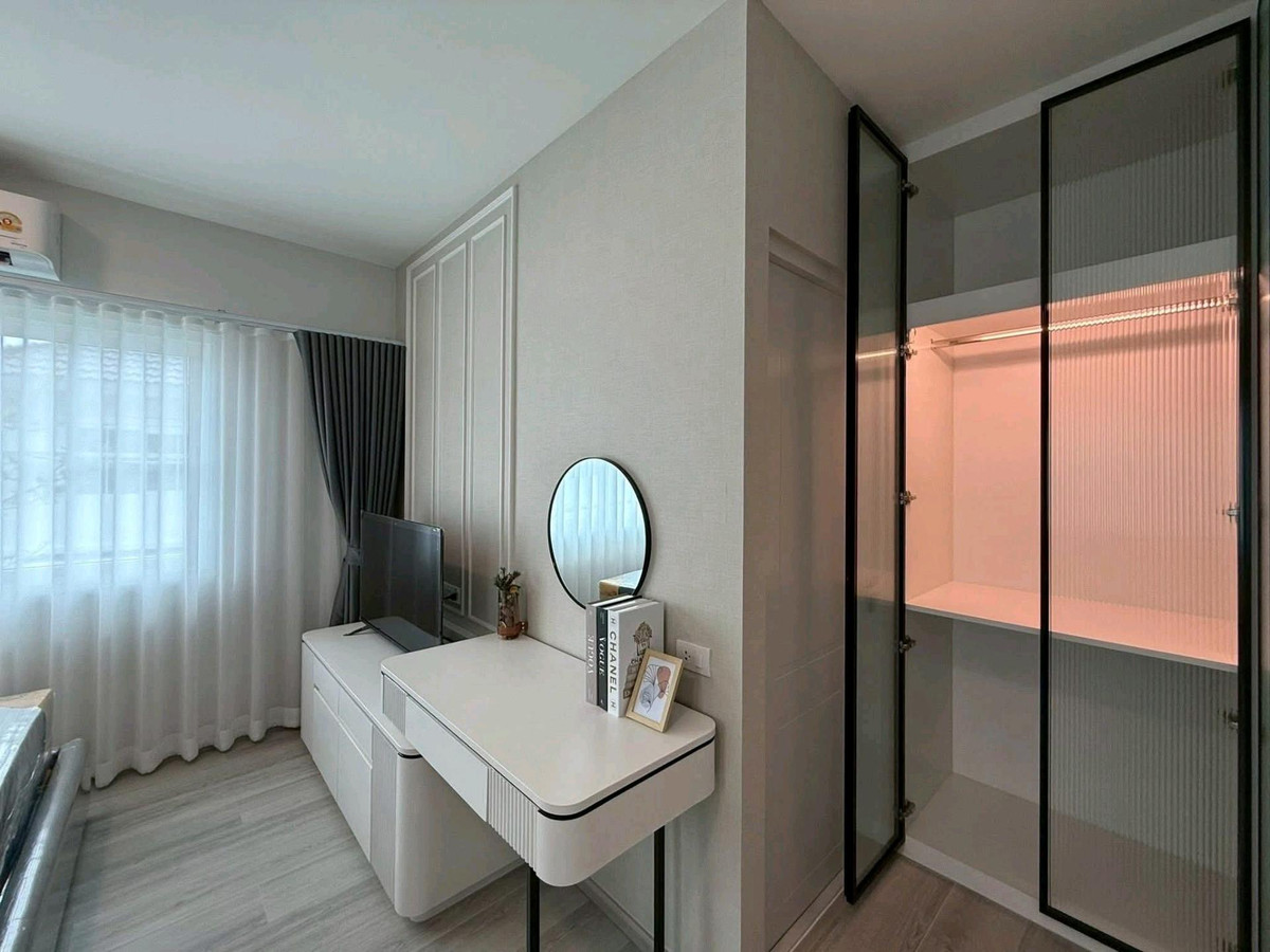 For RentHouseBangna, Bearing, Lasalle : 🌟 Beautiful house, complete functions, comfortable to live in, ready to move in. Supports families & Pet Lover 🐶🐱 Location next to Bangna-Trad Road. No need to enter the alley! 🚗✨