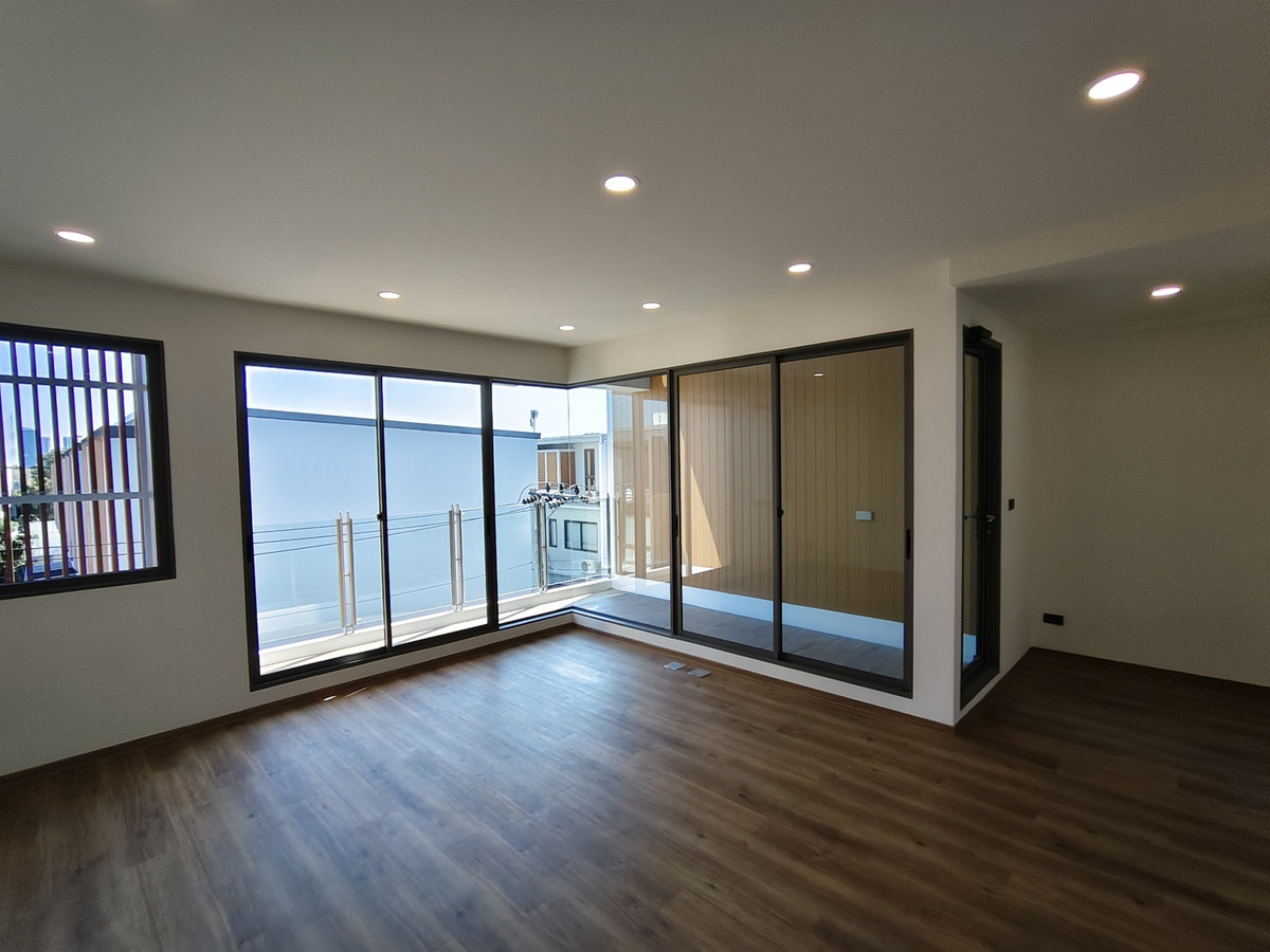 For SaleTownhomePattanakan, Srinakarin : [For Sale] SHO PHATTHANAKARN 32 Townhome, size 4.5 floors.