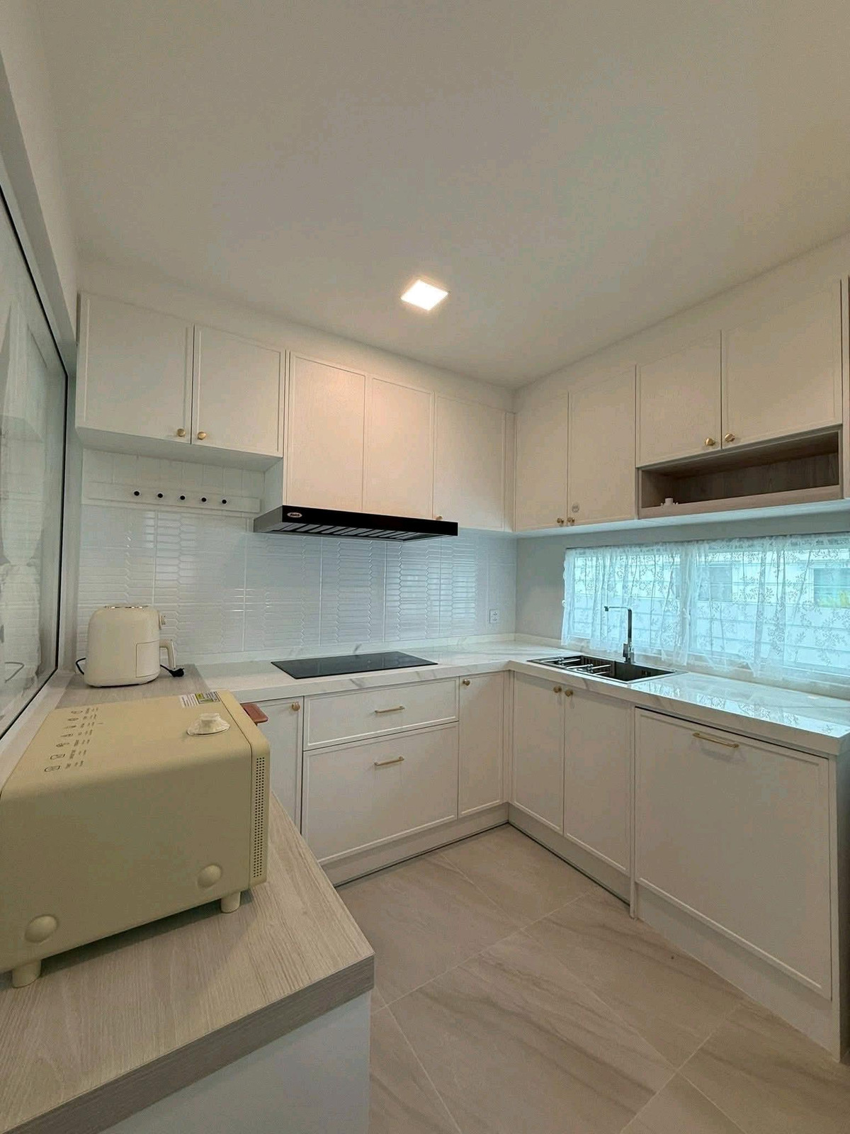 For RentHouseBangna, Bearing, Lasalle : 🌟 Beautiful house, complete functions, comfortable to live in, ready to move in. Supports families & Pet Lover 🐶🐱 Location next to Bangna-Trad Road. No need to enter the alley! 🚗✨