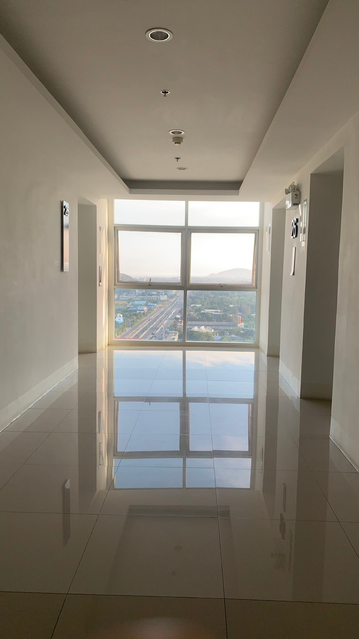 For RentCondoHuahin, Prachuap Khiri Khan, Pran Buri : Beautiful room, high floor view, very spectacular, overlooking the sea, near True Arena Condo Condo Baan Kiang Fah for rent.