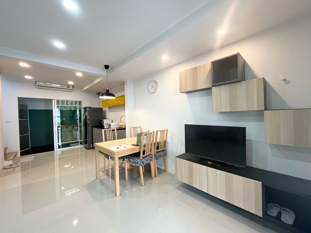 ให้เช่าทาวน์โฮมบางนา แบริ่ง ลาซาล : ให้เช่า ทาวน์โฮม 2 ชั้น Indy 1 บางนา กม 7 หน้าสวน บรรยากาศดี เฟอร์นิเจอร์พร้อมอยู่