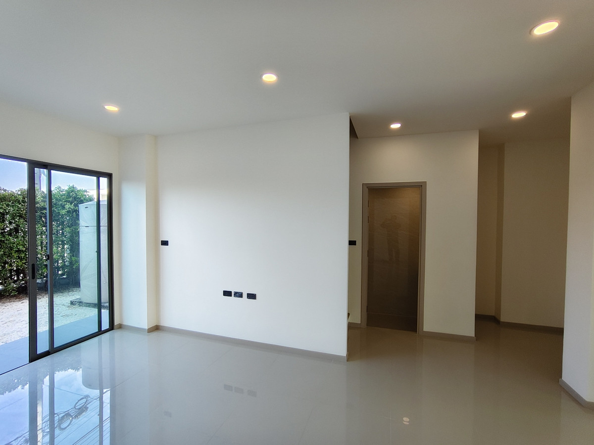 For SaleTownhomePattanakan, Srinakarin : [For Sale] SHO PHATTHANAKARN 32 Townhome, size 4.5 floors.
