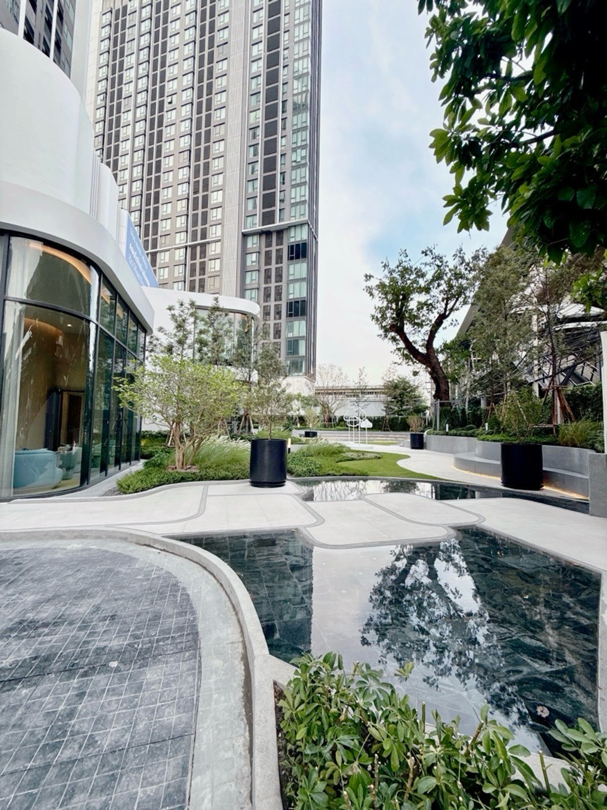 For SaleCondoKasetsart, Ratchayothin : 𝐂𝐎𝐁𝐄 𝐊𝐀𝐒𝐄𝐓-𝐒𝐑𝐈𝐏𝐀𝐓𝐔𝐌 𝐅𝐑𝐄𝐄 Down payment 𝟎 baht, easy installments. 𝟗,𝟓𝟎𝟎/month, new room from the 𝐒𝐂 project, next to the university.