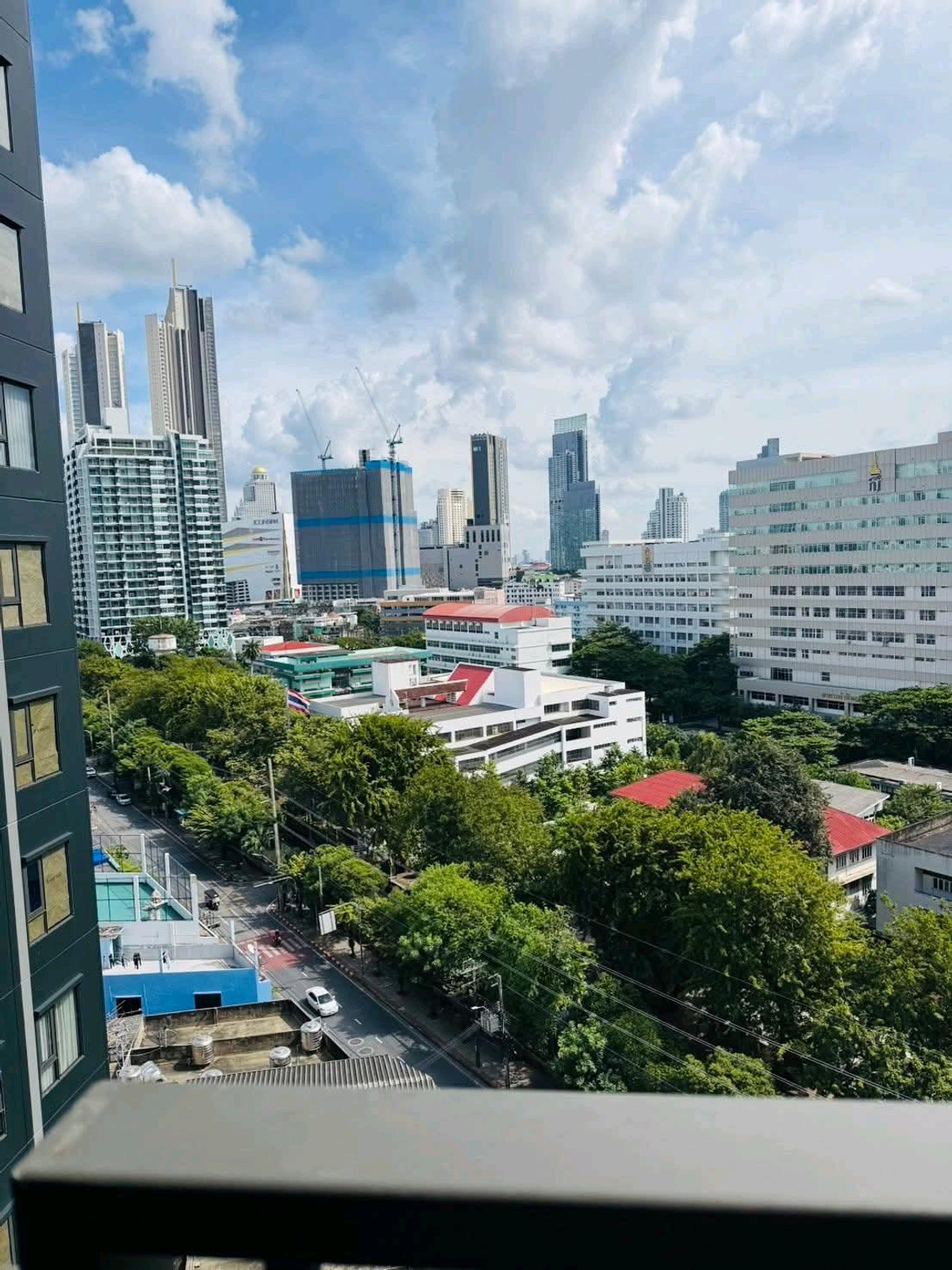 For RentCondoWongwianyai, Charoennakor : ✨ Good location, near BTS Khlong San, walk only 200 meters, near ICONSIAM, Chao Phraya River view ✨