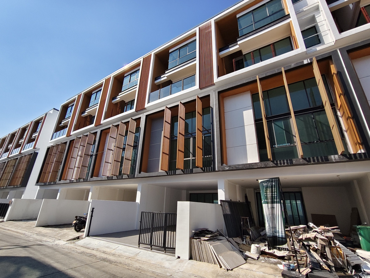 For SaleTownhomePattanakan, Srinakarin : [For Sale] SHO PHATTHANAKARN 32 Townhome 4.5 floors (Unit no: 64)