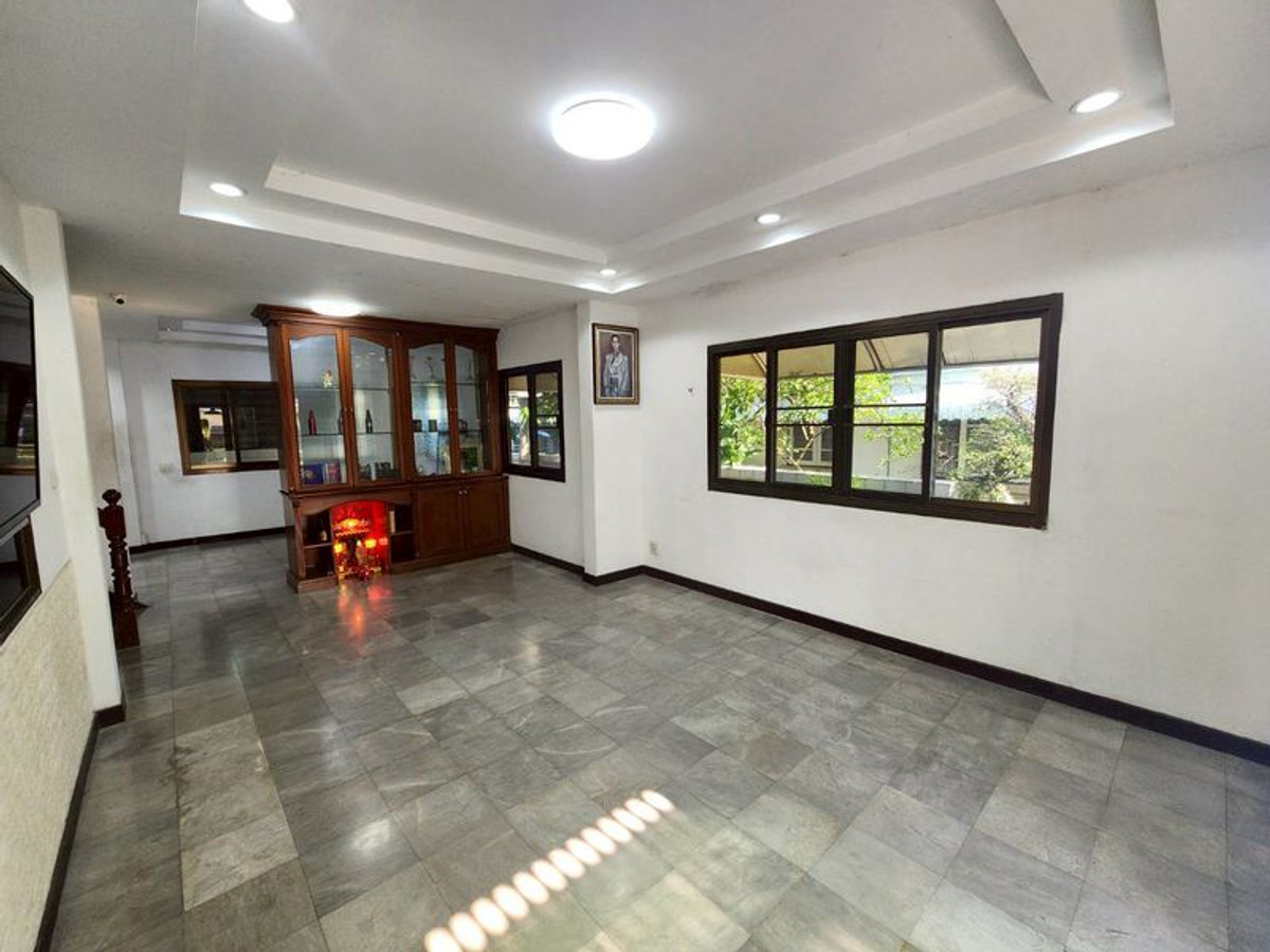 ขายบ้านพุทธมณฑล ศาลายา : ขาย ‼️ บ้านเดี่ยว 2 ชั้น ม.บ้านสวยริมธาร 2 เนื้อที่ 57 ตารางวา 4 ห้องนอน 2 ห้องน้ำ ถนนพุทธมณฑลสาย 3 แขวงทวีวัฒนา เขตทวีวัฒนา กรุงเทพฯ