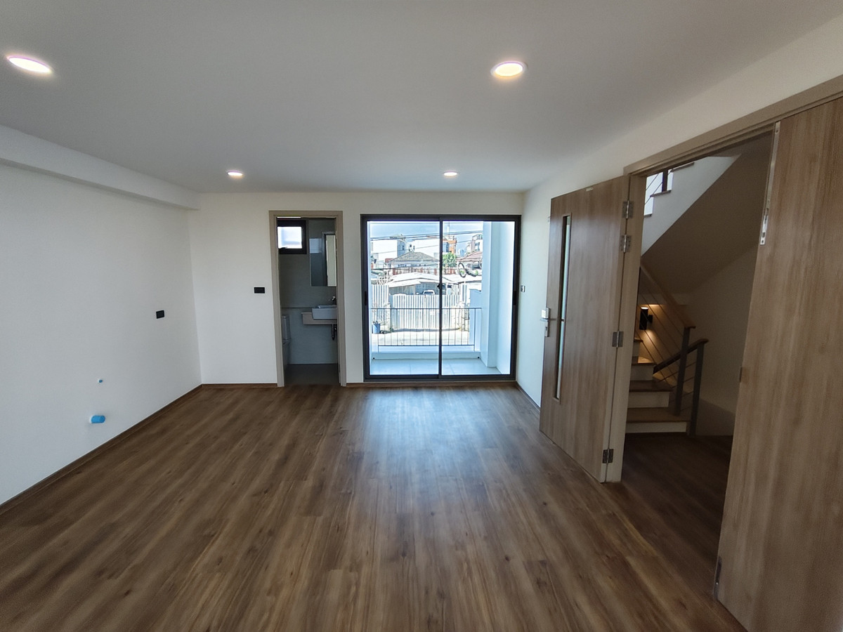 For SaleTownhomePattanakan, Srinakarin : [For Sale] SHO PHATTHANAKARN 32 Townhome, size 4.5 floors.