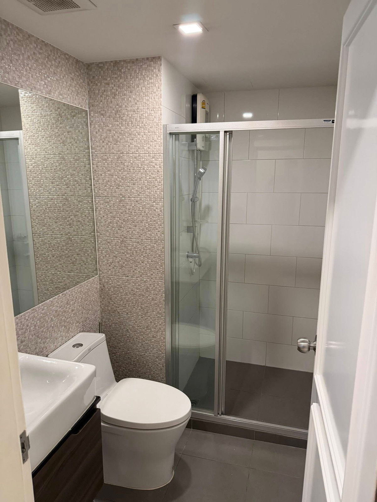 For RentCondoVipawadee, Don Mueang, Lak Si : For rent, 2 bedrooms, 2 bathrooms, Knightsbridge, Sky City, Saphan Mai.