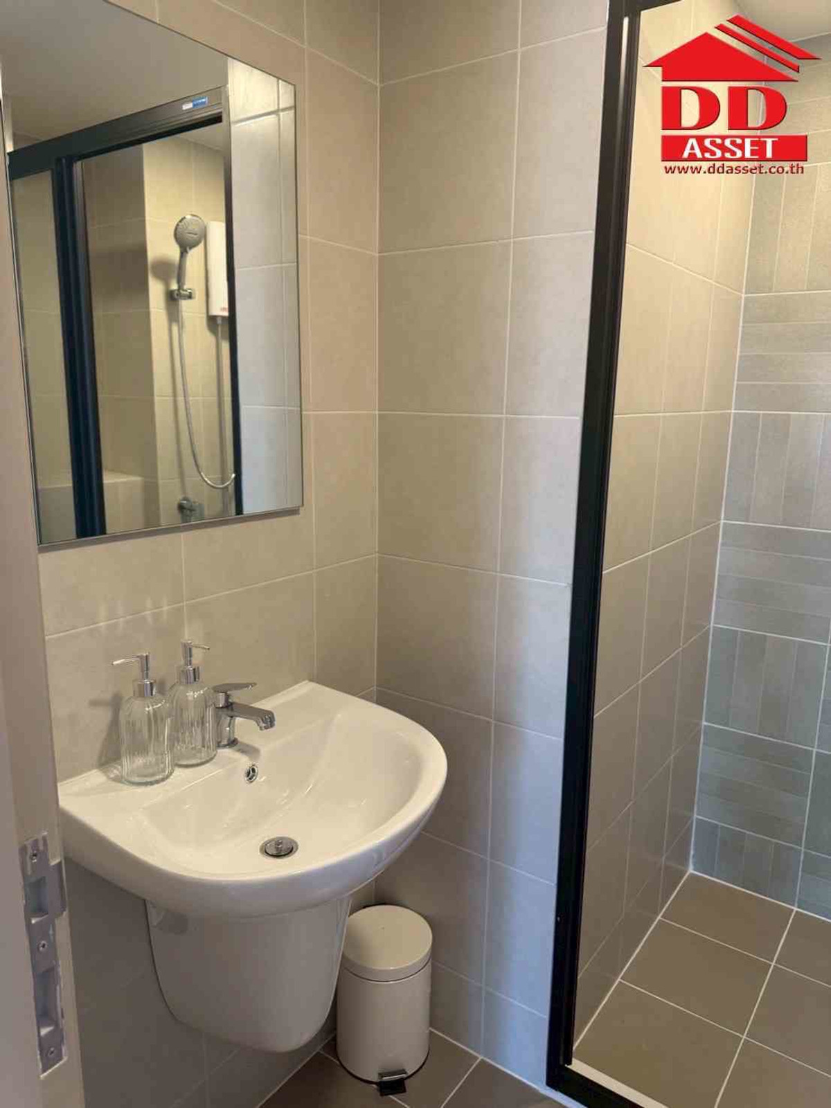 For RentCondoPathum Thani,Rangsit, Thammasat : For rent, dcondo Vivid Rangsit, new condo, opposite Bangkok University, dcondo Vivid Rangsit, property code: C8426