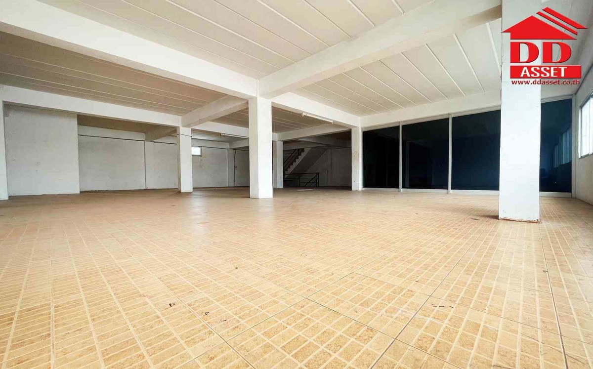 For SaleWarehouseSamut Prakan,Samrong : Urgent sale, 4-story warehouse, Bang Phli, Samut Prakan Province. Yellow area Property code: F8041