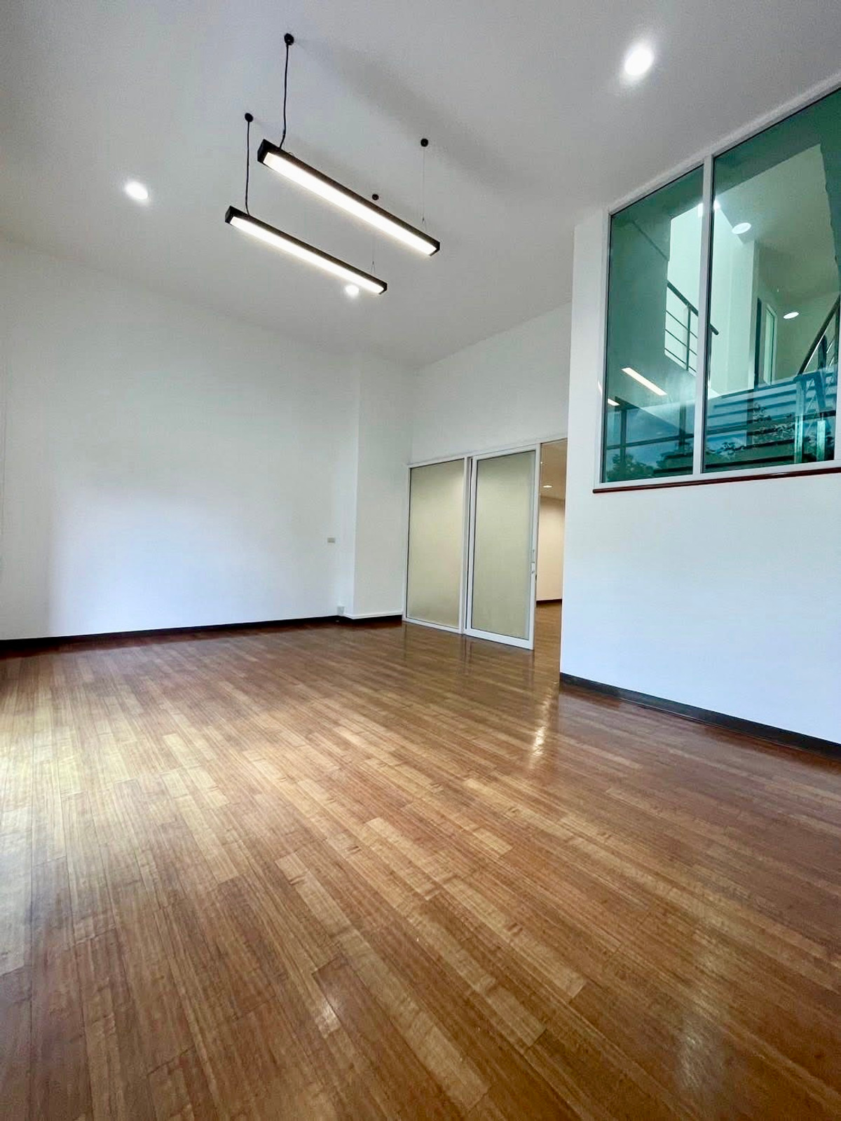 ให้เช่าโฮมออฟฟิศรามคำแหง หัวหมาก : Home office 4ชั้น ทาวน์อินทาวน์ 300sq.m.4ห้องนอน 4 ห้องน้ำ จดบริษัทได้