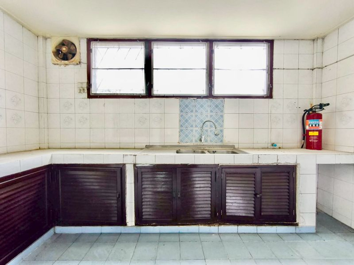 For SaleTownhomeBang Sue, Wong Sawang, Tao Pun : 2-story townhouse for sale, Wimanthip Village, area 16.5 square meters, 2 bedrooms, near MRT Bang Pho and Tao Poon Intersection, Pracharat Sai 1, Bang Sue Subdistrict, Bang Sue District, Bangkok.