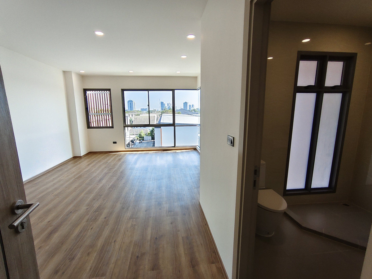 For SaleTownhomePattanakan, Srinakarin : [For Sale] SHO PHATTHANAKARN 32 Townhome, size 4.5 floors.