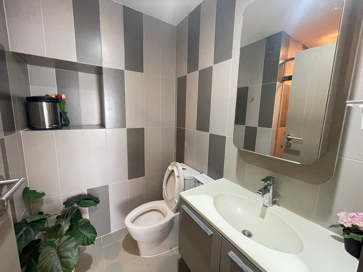 ให้เช่าคอนโดวงเวียนใหญ่ เจริญนคร : Teal Sathorn Taksin วิวและห้องสวยมาก ห้องใหญ่ 45 ตรม. ติด bts วงเวียนใหญ่ สอบถามได้ครับ