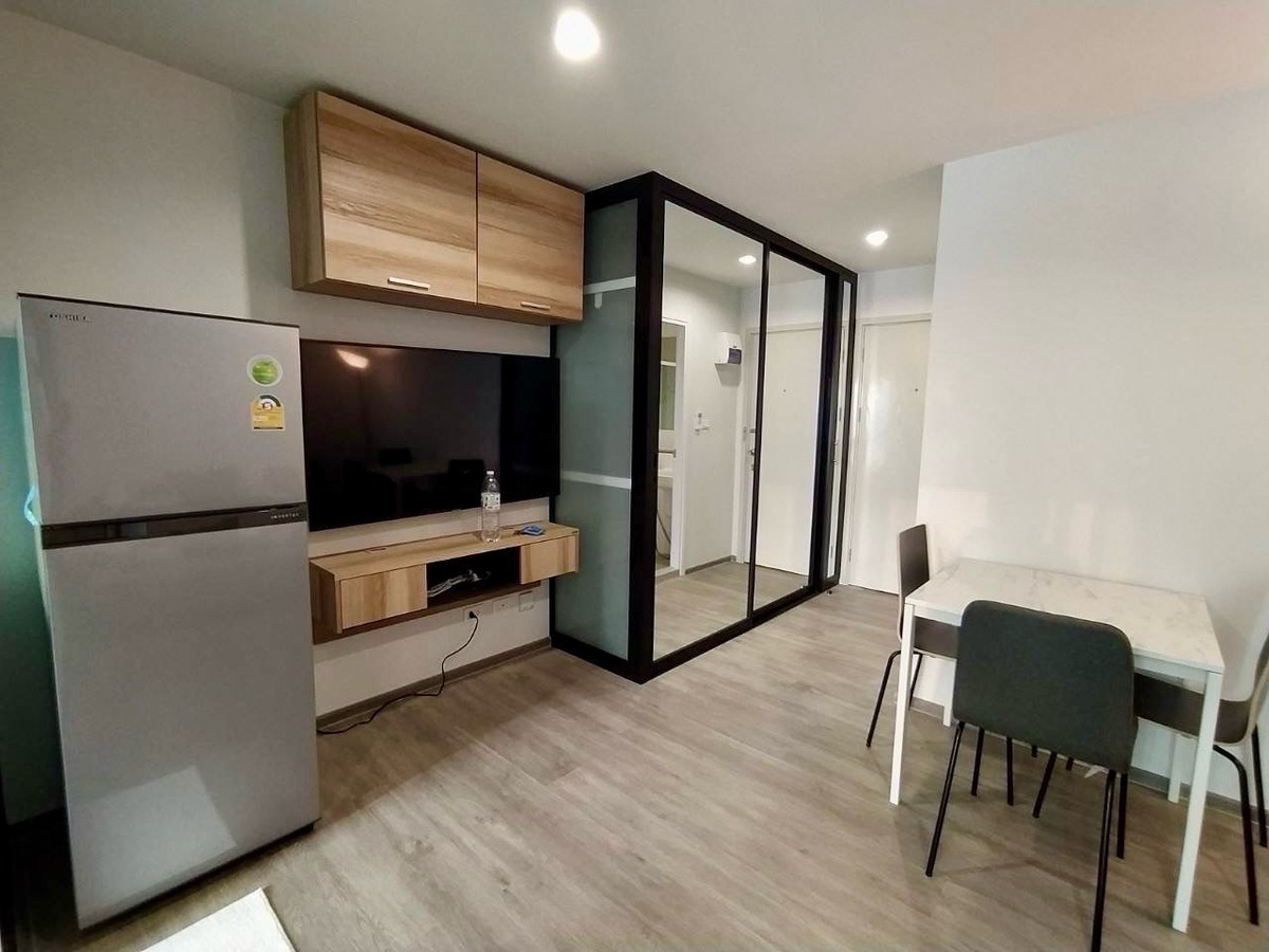 ให้เช่าคอนโดวิภาวดี ดอนเมือง หลักสี่ : ปล่อยเช่า คอนโด รีช พหลโยธิน 52 / Condo Reach Phahol Yothin 52 Tower C  ชั้น 8 FL. 
วิวมองเห็นรถไฟฟ้า BTS view