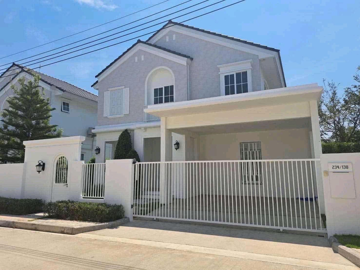 For RentHouseBangna, Bearing, Lasalle : 🌟 Beautiful house, complete functions, comfortable to live in, ready to move in. Supports families & Pet Lover 🐶🐱 Location next to Bangna-Trad Road. No need to enter the alley! 🚗✨