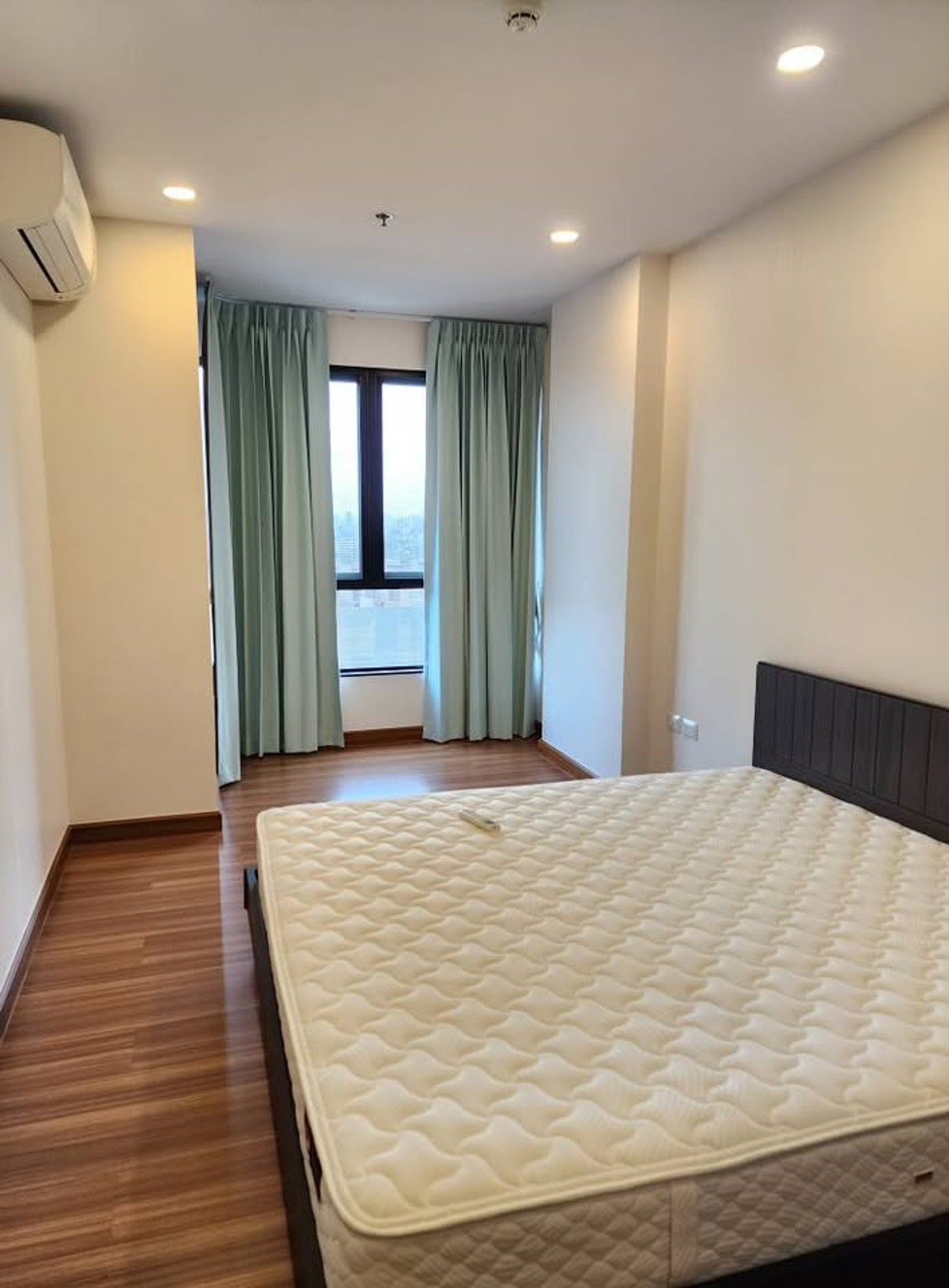 For RentCondoWongwianyai, Charoennakor : For rent Supalai Premier Charoennakorn Near Icon Siam Walk to get on the train! 1 bedroom, 48 sq m., wide space, very comfortable.