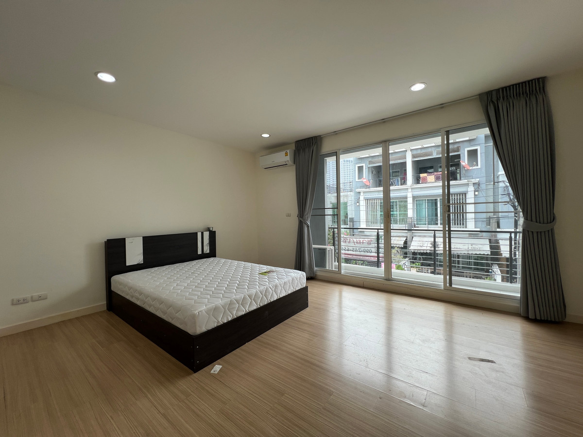 ทาวน์โฮมรามคำแหง หัวหมาก : ขายทาวโฮม บ้านกลางเมือง พระราม 9 รามคำแหง  3 นอน 4 น้ำ ใกล้ MRT สายสีส้ม ใกล้ท่าเรือคลองแสนแสบ