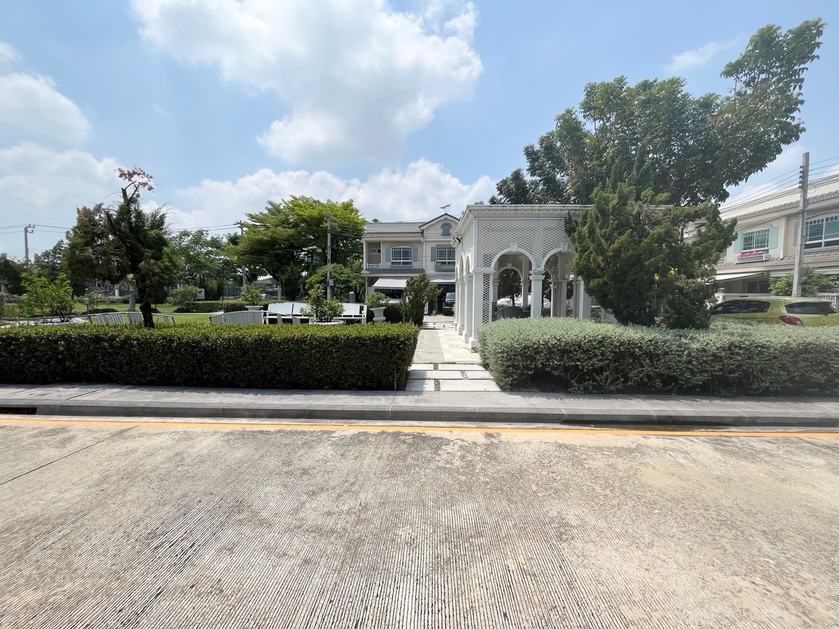 ให้เช่าทาวน์โฮมบางนา แบริ่ง ลาซาล : ให้เช่า ทาวน์โฮม 2 ชั้น Indy 1 บางนา กม 7 หน้าสวน บรรยากาศดี เฟอร์นิเจอร์พร้อมอยู่