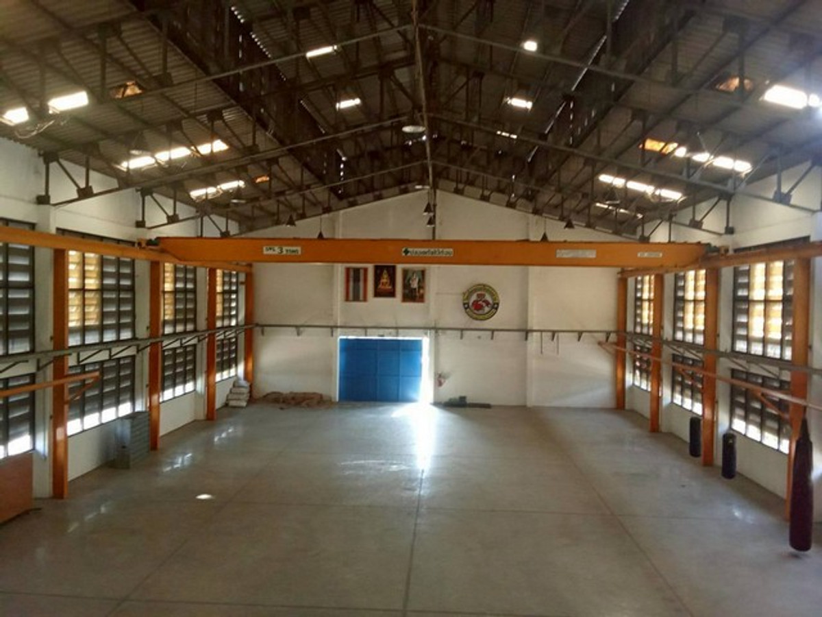 For RentWarehouseLadkrabang, Suwannaphum Airport : HR3336 Warehouse with office for rent, area 1,100 sq m., potential location in Lat Krabang area | near Srinakarin-Romklao Road. (New Krungthep Kreetha)