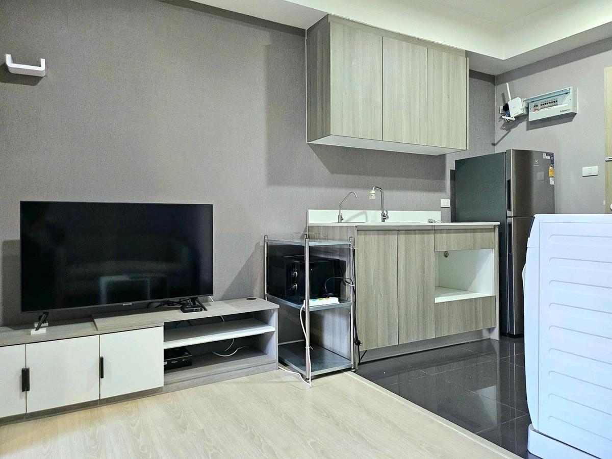 For RentCondoBangna, Bearing, Lasalle : ✨ Good location, next to Mega Bangna, convenient travel, wide balcony, pool view, east direction, receives morning sun, good atmosphere, pleasant.